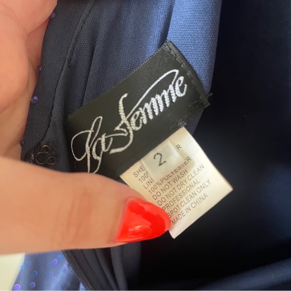 La Femme Trumpet Gown Size 2 Navy Blue 30728 Beaded Lace Crisscross Back NWT - Picture 9 of 12